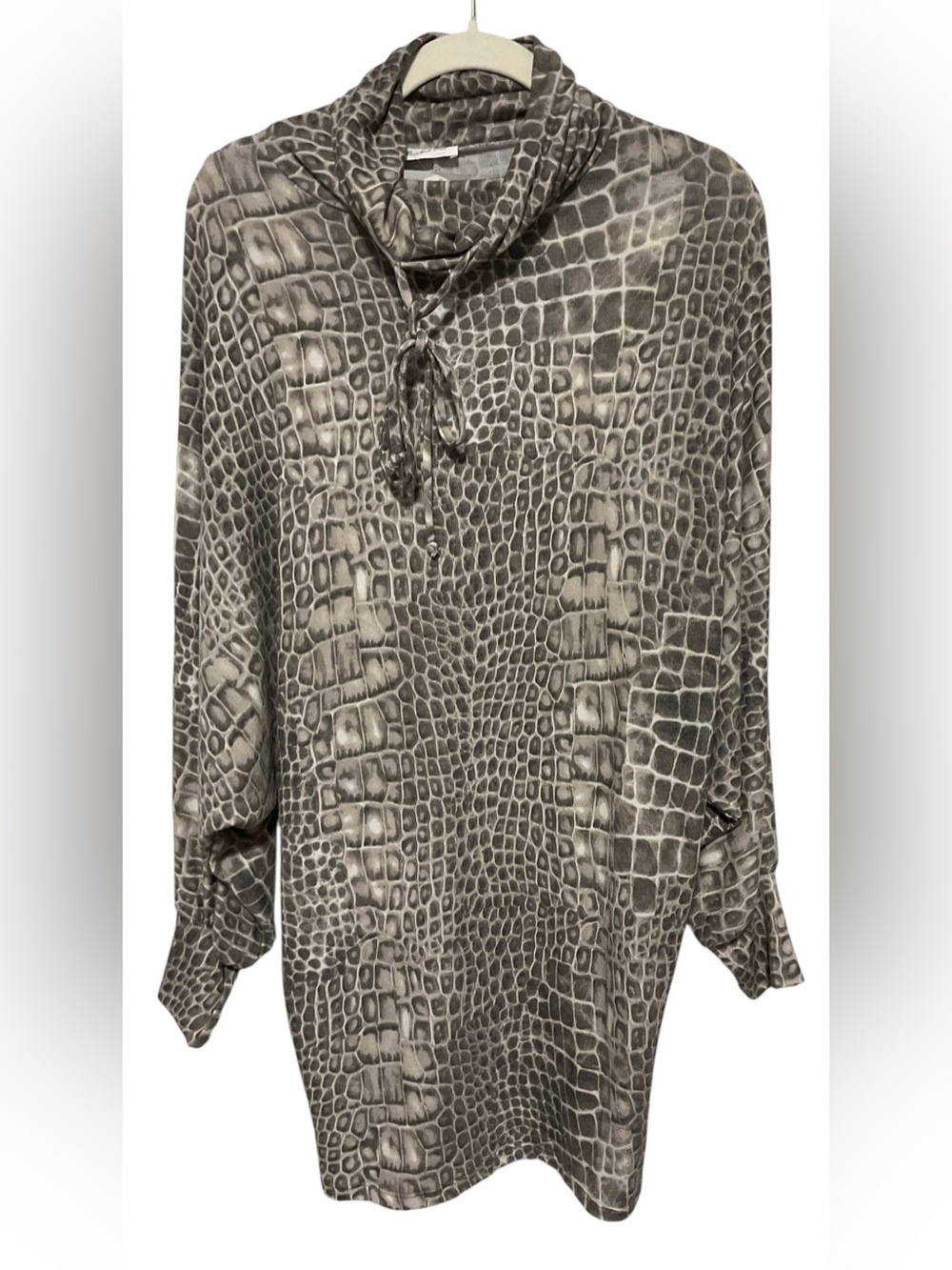 NWT Bucket List Gray SnakeSkin Dolman Cowl Neck Tunic Top – Large